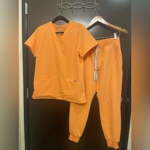 FIGS Orange Set Woman’s Top Medium Bottom Small Pre- owned